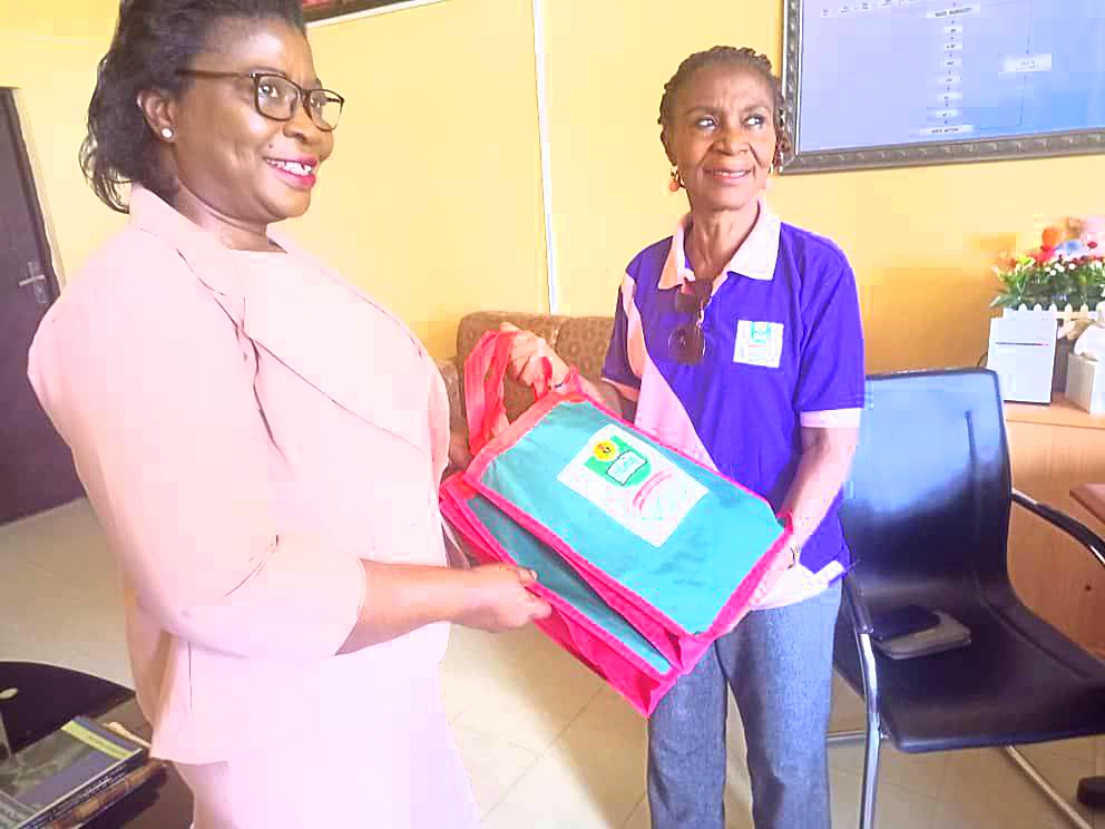Director, Calabar Study Centre,Prof. Onyeka Iwuchukwu (Right),presenting a souvenir to the HOD,Department of Nursing Services,University of Calabar Teaching Hospital (UCTH),Dr.Akpabio,during the visit