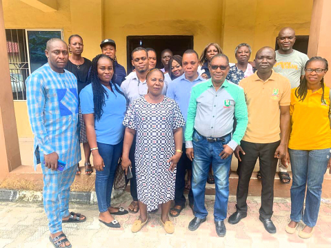 Dr.Kaine (3rd Right) and Mrs.Ojeje (3rd Left) pose with staff of NOUN and of the court during the visit