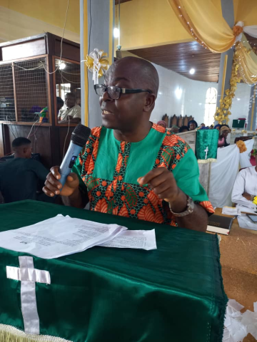 Dr. Oyadeyi addressing the youths